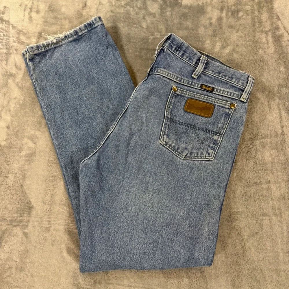 Wrangler George Strait Cowboy Cut Jeans Mens Size 36x32 Blue Light Wash Denim